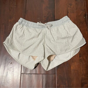 Lululemon Hotty Hot Shorts Grey And White Women’s Size 8 Athletic Running